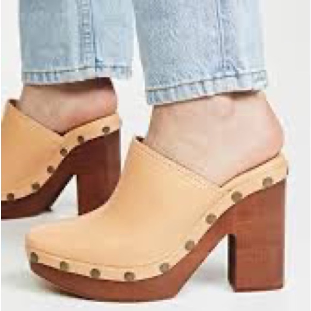 Jacquemus Tan Leather Clogs